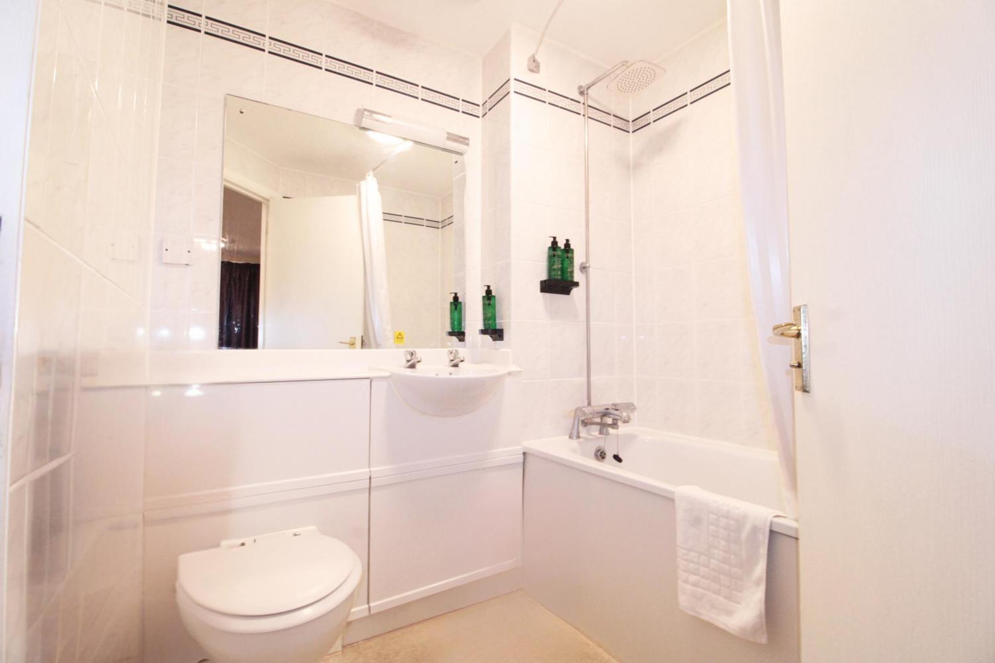 Orchid Epsom; Sure Hotel Collection By Best Western Екстер'єр фото